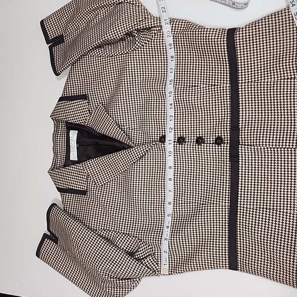 Tahari Arthur S. Levine Jacket - Picture 10 of 11